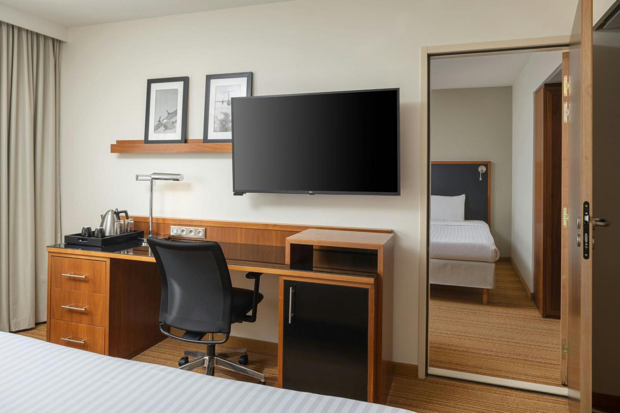 Courtyard By Marriott Toulouse Airport Exterior foto