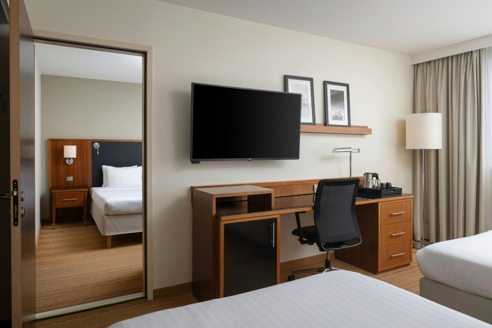Courtyard By Marriott Toulouse Airport Exterior foto